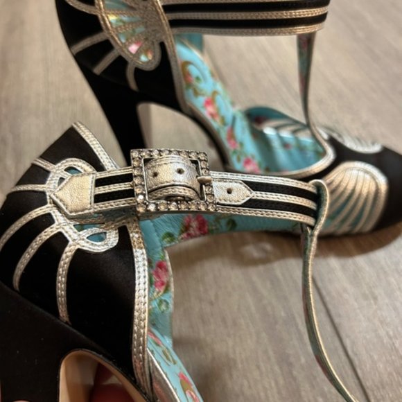 Gucci Black Mariska Satin T-Strap Pumps From Riverdale Wardrobe - Picture 6 of 15